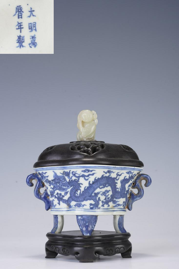 A CHINESE BLUE AND WHITE DRAGON CENSER (1 of 9)
