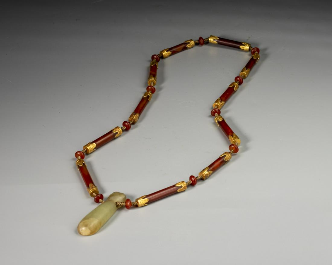 A CHINESE ANCIENT AGATE NECKLACE, LIAO DYNASTY (1 of 6)