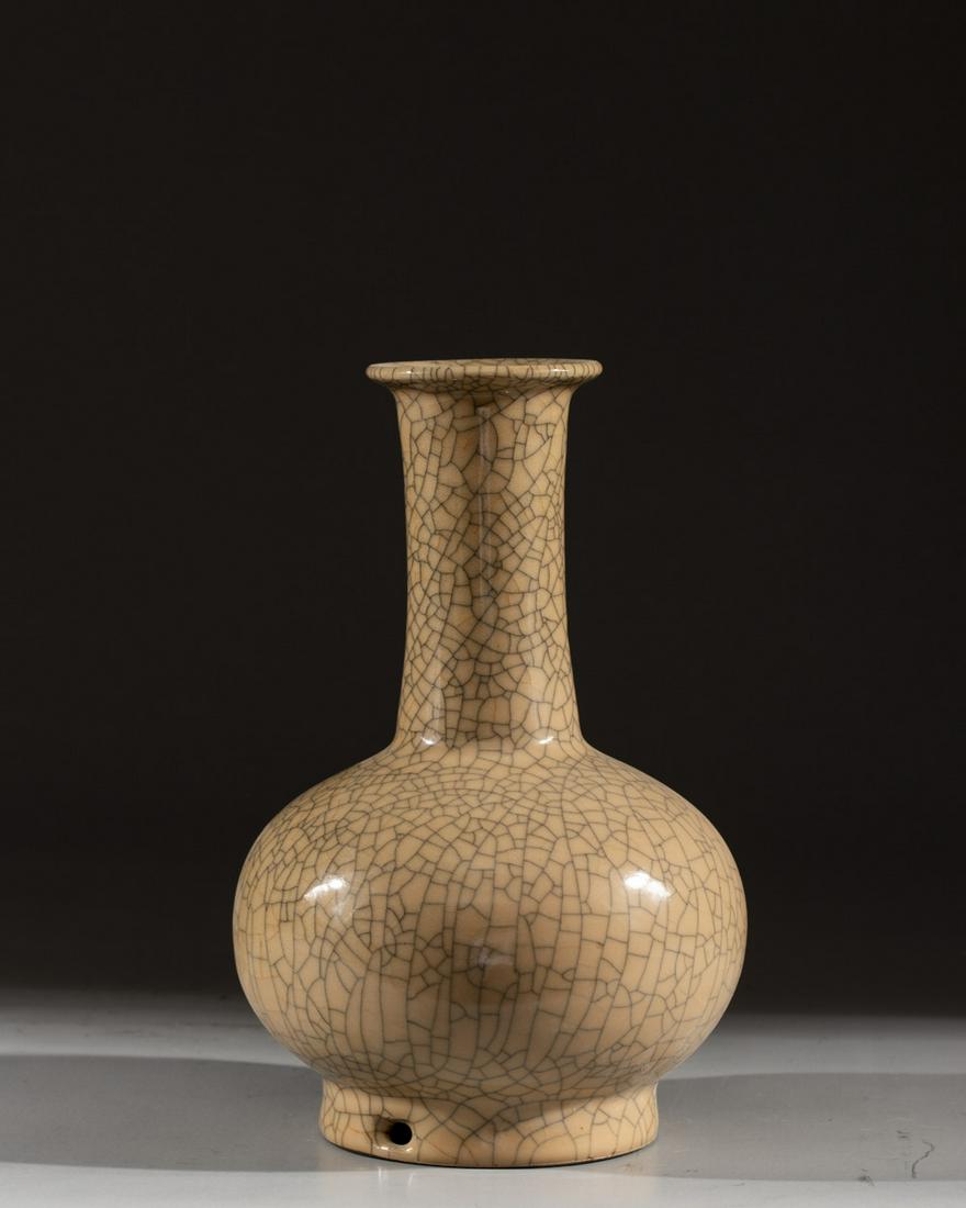 A CHINESE GEYAO VASE (1 of 8)