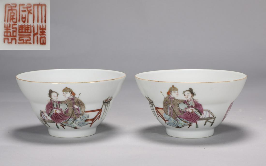 A PAIR OF CHINESE FAMILLE-ROSE CUPS (1 of 8)