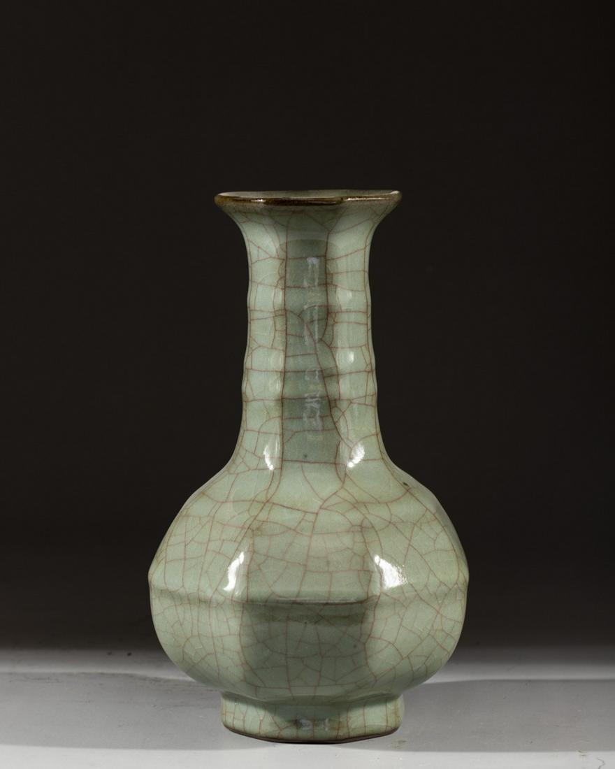 A CHINESE RUYAO VASE (1 of 7)