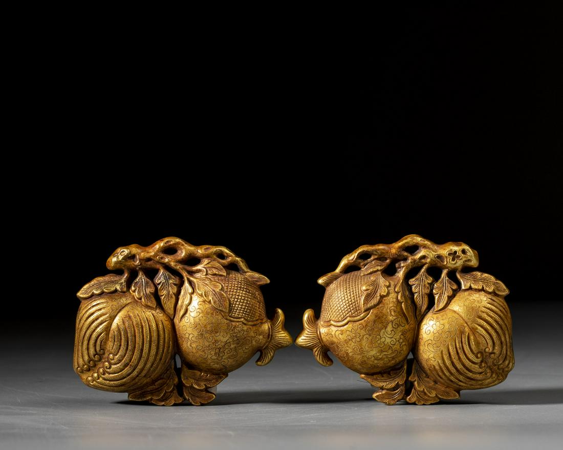 A PAIR OF CHINESE CARVED GOLD PEACHES (1 of 9)
