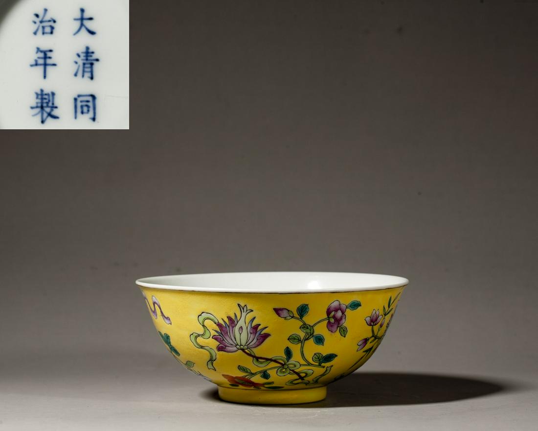 A CHINESE FAMILLE-ROSE FLORAL BOWL, TONGZHI PERIOD (1 of 8)