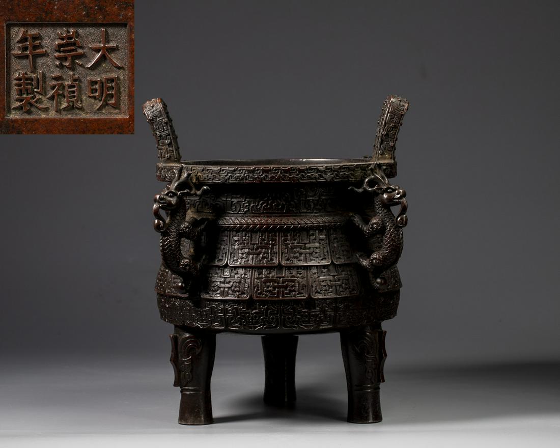 A CHINESE BRONZE TRIPOD CENSER (1 of 10)