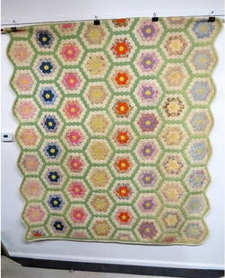 Early 20th Century Honeycomb Pattern Quilt: Late 19th / Early 20th Century machine stitched Honeycomb pattern quilt, clean, no significant wear or damage noted. Measures 72" x 84" in size. Reverse side is an Ivory cream color.