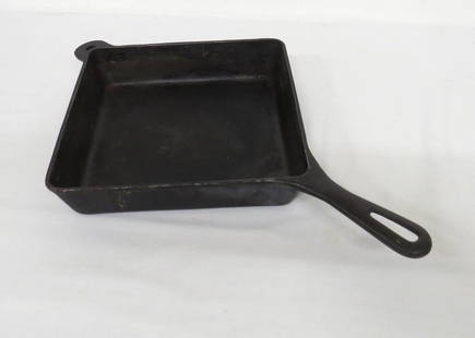 Rare Griswold Cast Iron Square Fry 768-E Erie PA Marked Pan: A rare Griswold cast iron "Square Fry" skillet No. 768-E, marked Erie, PA. Original finish un-restored