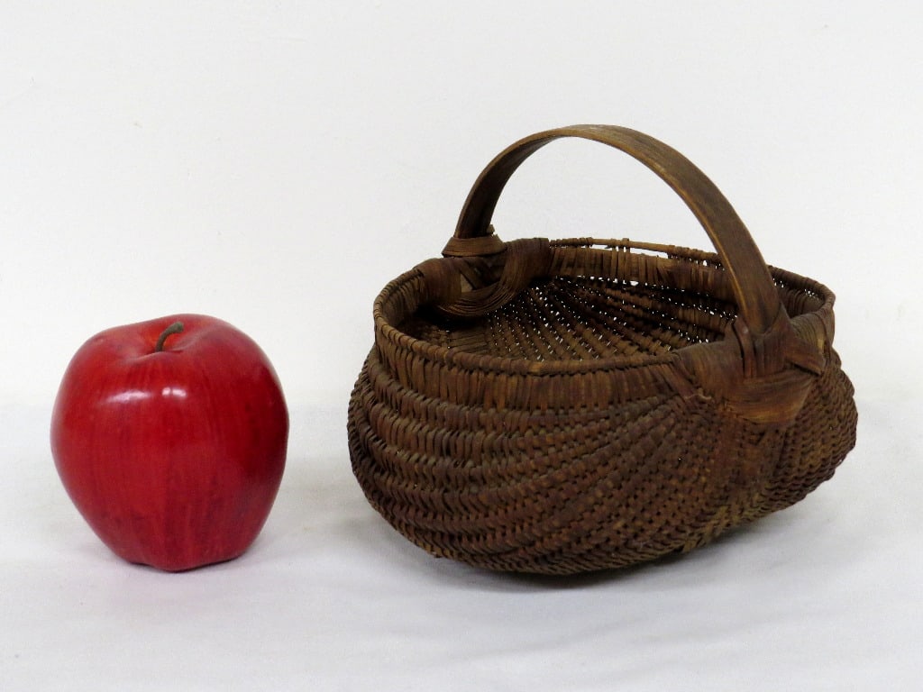 19th C. Small Sized Kidney Form Basket (1 of 4)