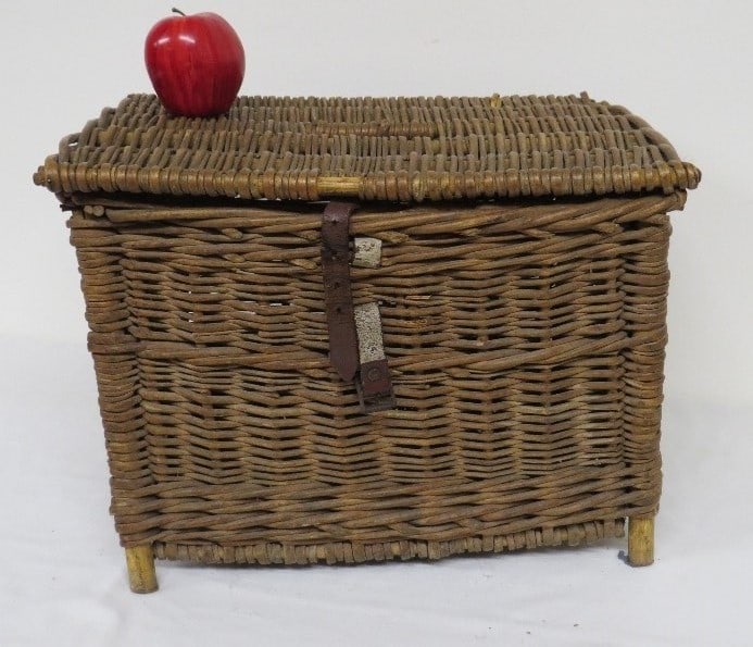 Early English Wicker Fisherman's Creel Fishing Basket (1 of 8)