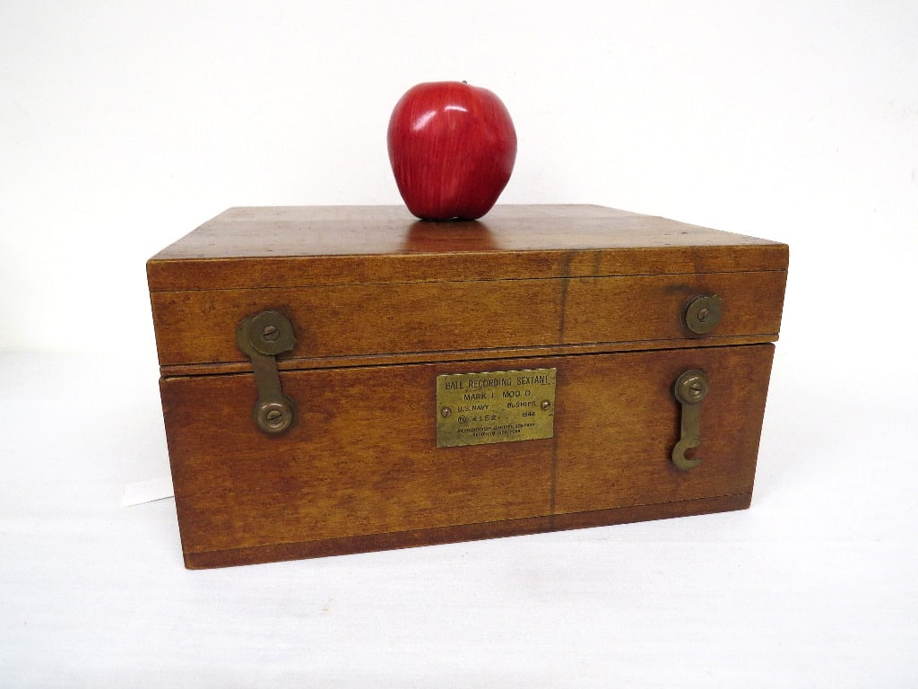 US Navy Cased WWII Ball Recording Sextant Mark 1 Type O (1 of 10)