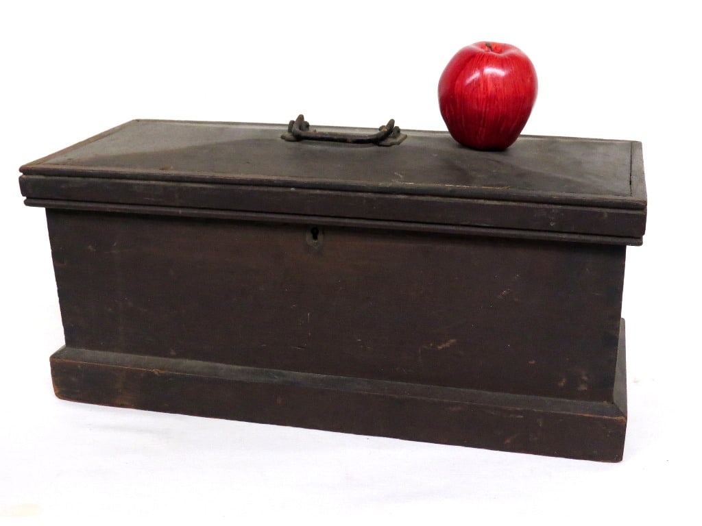 A Victorian Era Wooden Tool Chest (1 of 10)