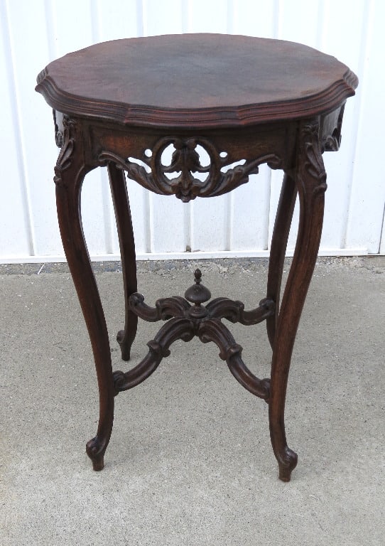 An early 20th C.  Flint & Horner Flame Mahogany Top Table (1 of 13)