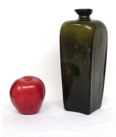 An early 19thC Dutch Pontiled Case Gin with Crosses on base