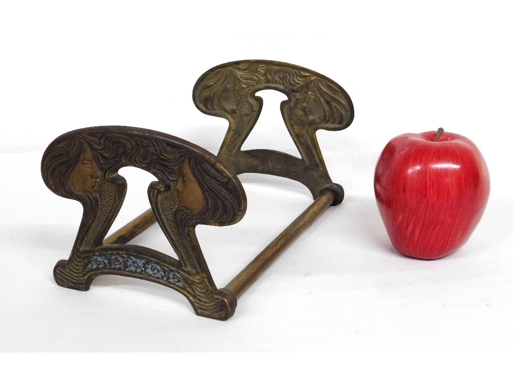 Judd Mfg. Co. Art Nouveau Expanding Brass Book Rack (1 of 6)