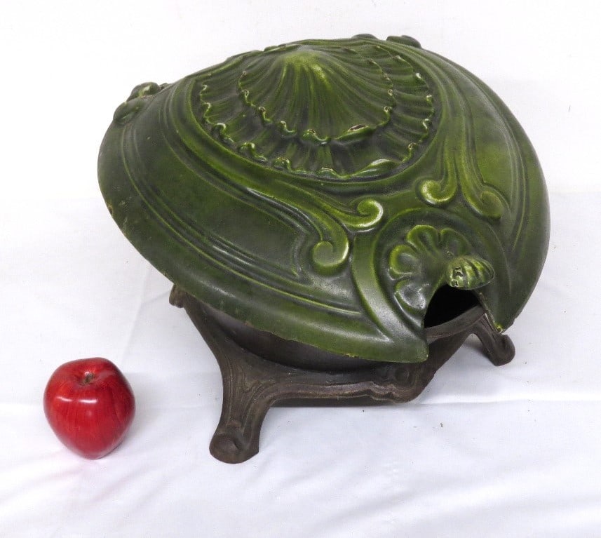 A Victorian Cast Iron Clamshell Coal Scuttle (1 of 8)