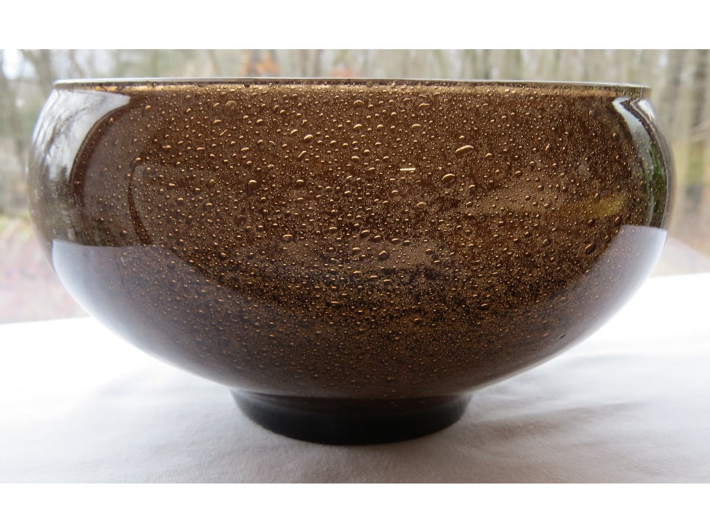 MCM Italian Art Glass Blown & Polished Bowl Poss Murano: A wonderful blown art glass bowl, possibly Murano with polished base in a pucey amber coloration heavy with profuse bubbles throughout, small internal rim fissure, 7.5" diameter and 3 3/8" height.