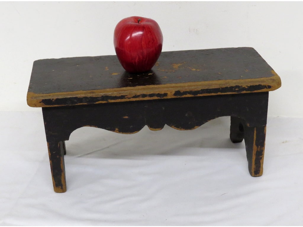 A Primitive Country Footstool (1 of 4)