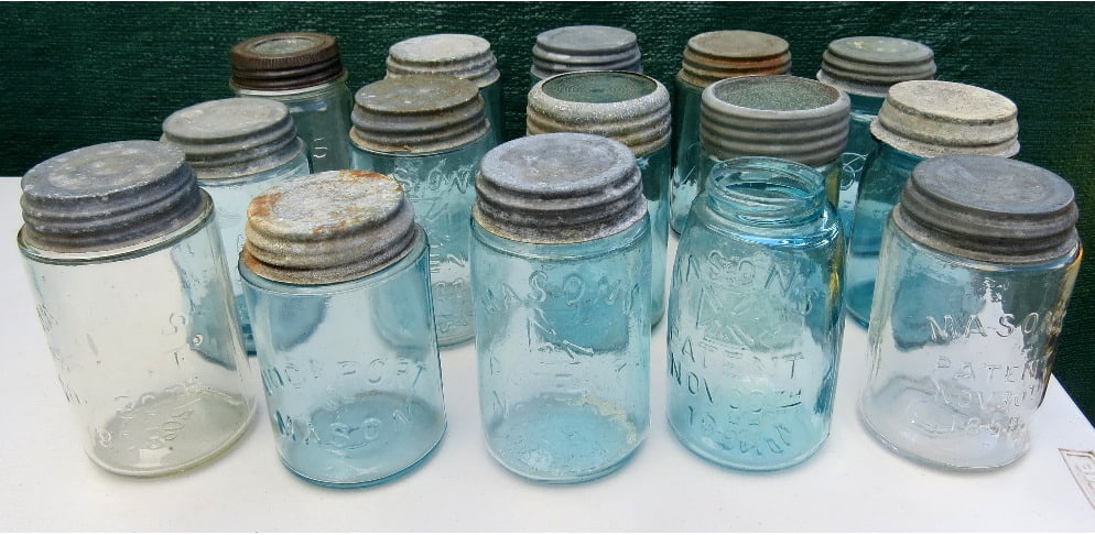 A Table Lot of 15 Pint Screwtop Mason Jars - Mason's Patent, Ball, Midget, etc. (1 of 11)