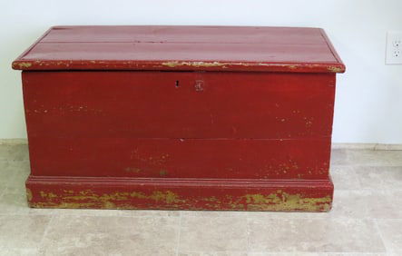 An Early Hudson Valley Blanket Chest