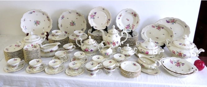 A 120pc Set of Rosenthal R207  Pompadour Floral China