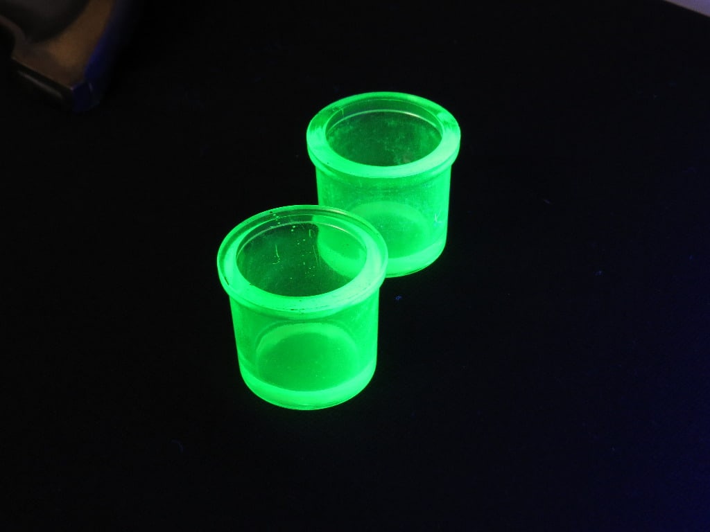 Art Nouveau Bronzed Desktop Dbl Inkwell w/Uranium Glass Cups: An art nouveau era bronzed desktop inkwell with uranium glass ink cup inserts by Kronheim & Oldenbusch a US based company that made inkwells, novelty bookends & similar objects from the late 1890's un