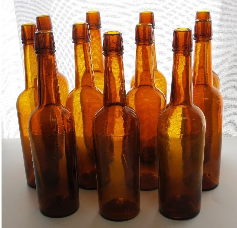 Group of 11 Lyndeborough Glass works 1/6 Cylinder Whiskey's: Reportedly discovered within a 15 mile radius of Lyndeborough Glassworks in Lyndeborough, NH some 25 or more years ago, they've resided in a box ever since waiting for their forever home(s). Honey amb