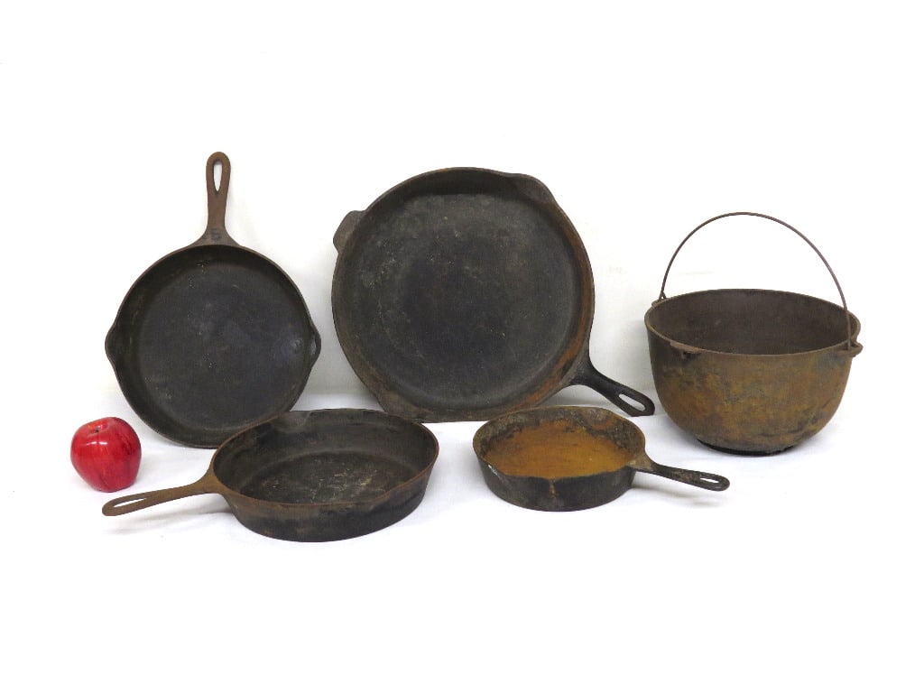 Lot of Cast Iron Pans & Pots - Wagner, Griswold, Chicago Hardware (1 of 11)