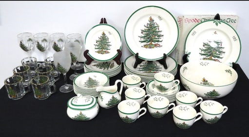 Spode Christmas Tree Dinner Service For 8