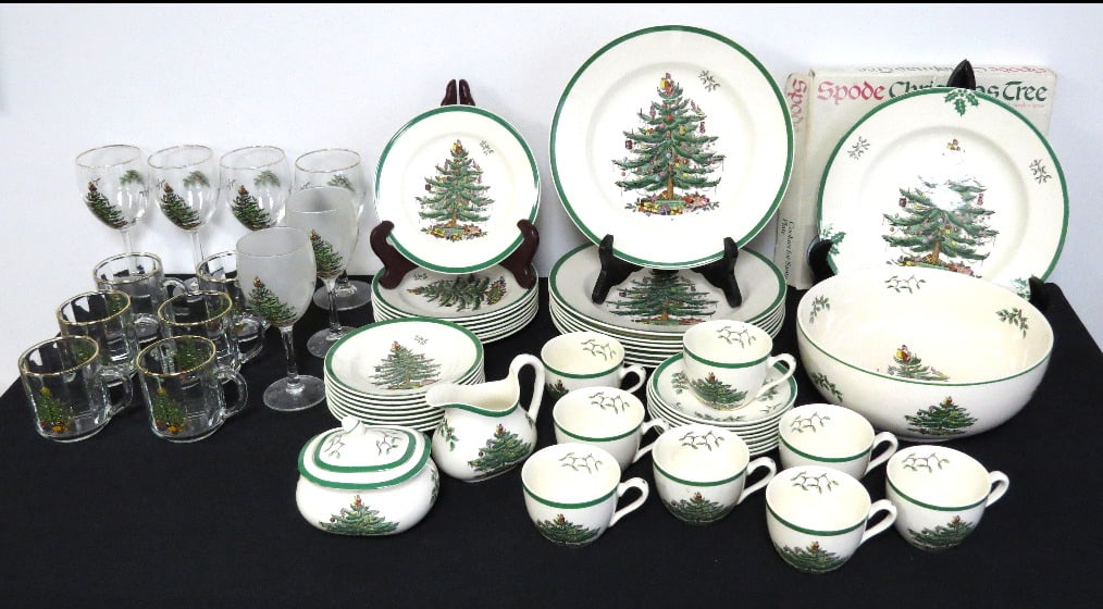 Spode Christmas Tree Dinner Service For 8 (1 of 12)