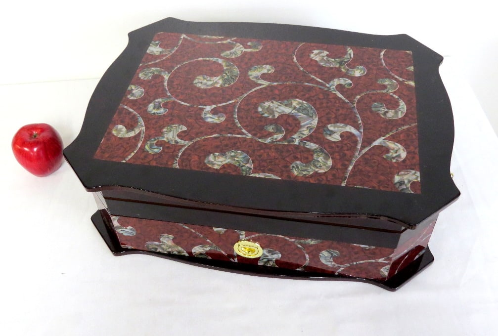 A 12 Place Setting of Azzurro 18/10 Stainless In Customized Case, Never Used (1 of 11)