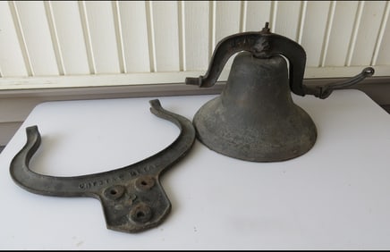 Crystal Metal Co. Cast Iron School House / Farm Bell