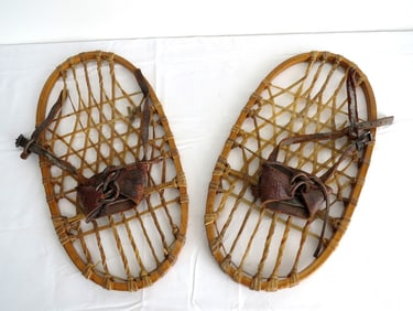 Pair of WWII Lund 1942 Dated Bear Paw Military Snow Shoes 21" x 10.5" Size