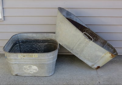 Two galvanized washtubs / bathtubs early 20th C.
