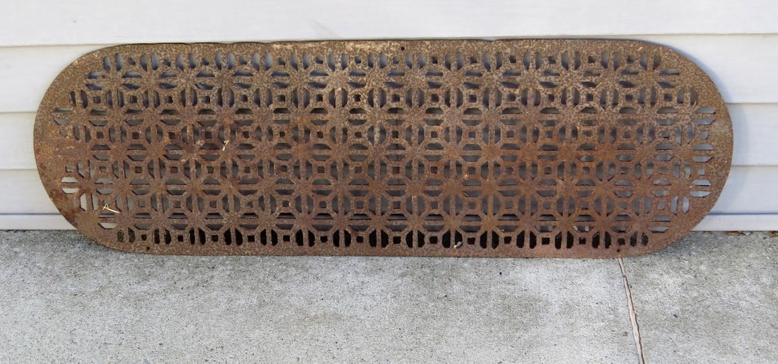 19th C. Cast Iron Oval Heating Grate/Register (1 of 3)