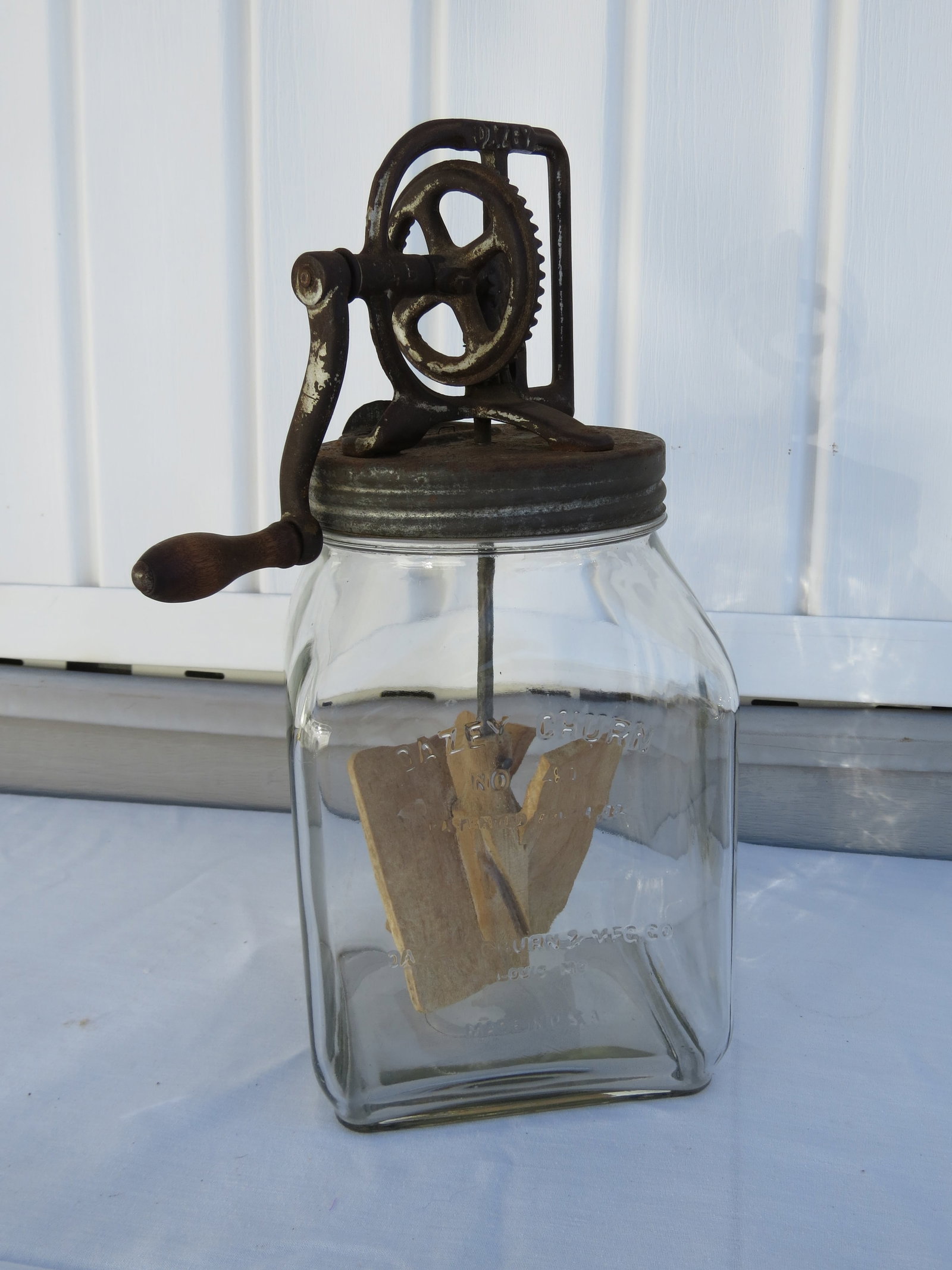 A Dazey Churn No. 40 with Wooden Paddles: Antique Dazey Churn No. 40, complete in good shape overall. Note, this lot can be shipped in-house, you do not have to use the LiveShipping program.
