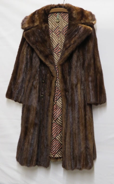 A Luxurious Vintage Women's Full Length Fur Coat (1 of 9)
