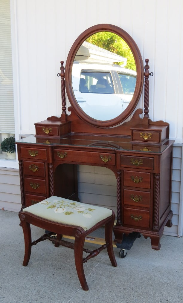 A Rope Twist Cherry Vanity: Our consignor tells us this gorgeous cherry vanity originally came from one of the Rockefeller family descendants, having been purchased some 30 years ago from an Ulster County dealer who was close at