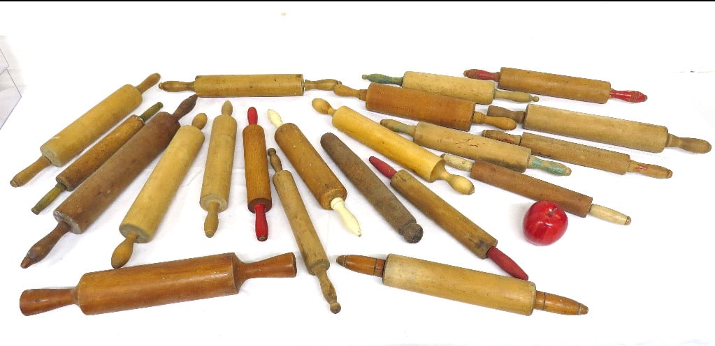 A Collection of Wooden Treenware Rolling Pins Early to mid 20th C.: A wonderful grouping of early wooden rolling pins, primarily in maple, some with colored handles, 21 in total.