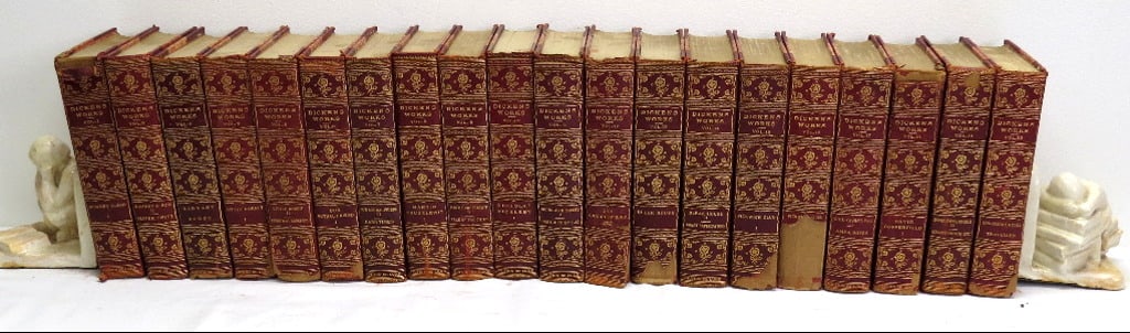 CHARLES DICKENS Works 20 vols Edition Deluxe 1/1000 Sets: CHARLES DICKENS Works in 20 volume book set Edition Deluxe, limited to 1000 sets. Red leatherette bound with gilt lettering, complete set. Some wear/loss to spines on a few, otherwise a clean set.