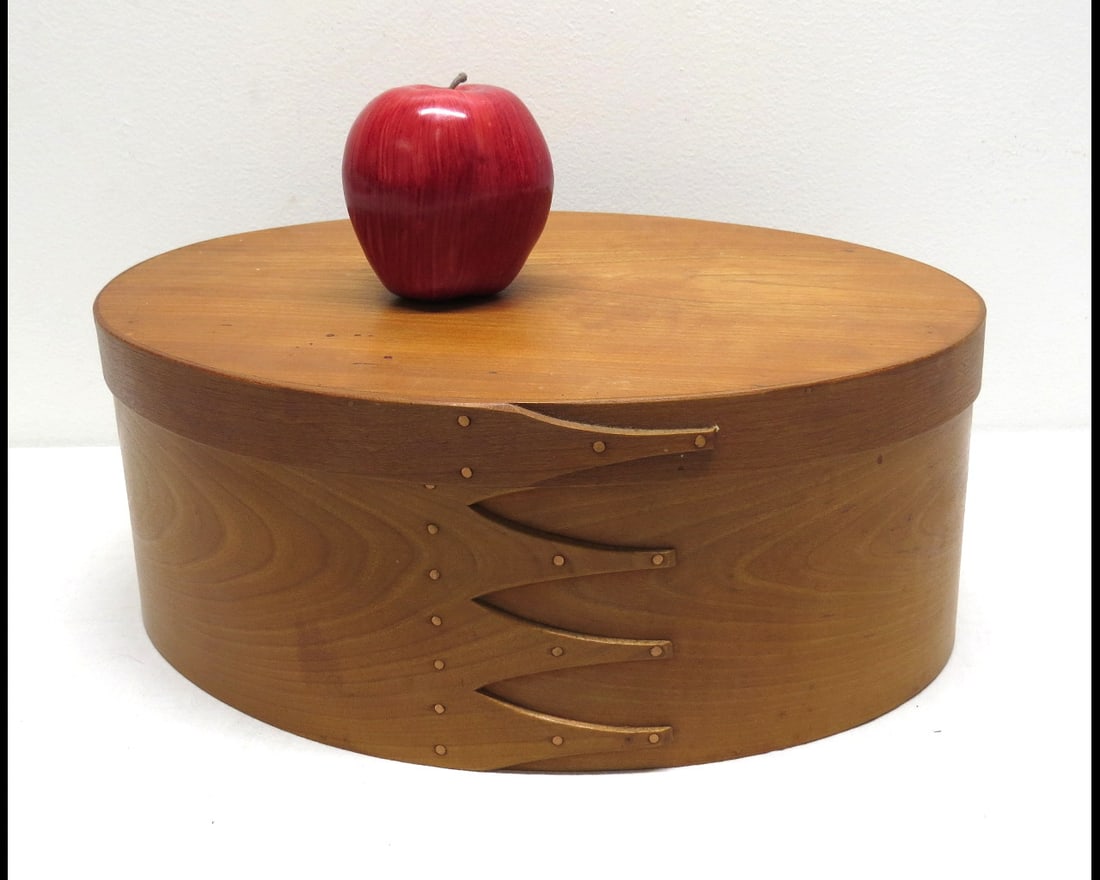 Orleans Carpenters Large Shaker Style Oval Finger Band Box: A large sized Orleans Carpenters pantry box made in the traditional style of the Shaker's using their methods. Meticulously crafted and perfectly fitted just like the originals. Box measures 14.5" x 1