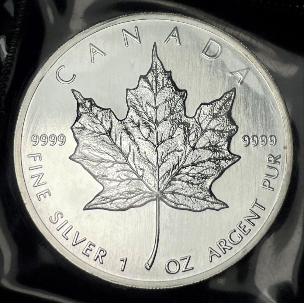 1989 Canada $5 Maple Leaf 1 ozt .9999 Silver: Winner shall receive the exact coin shown here. (JM/B)