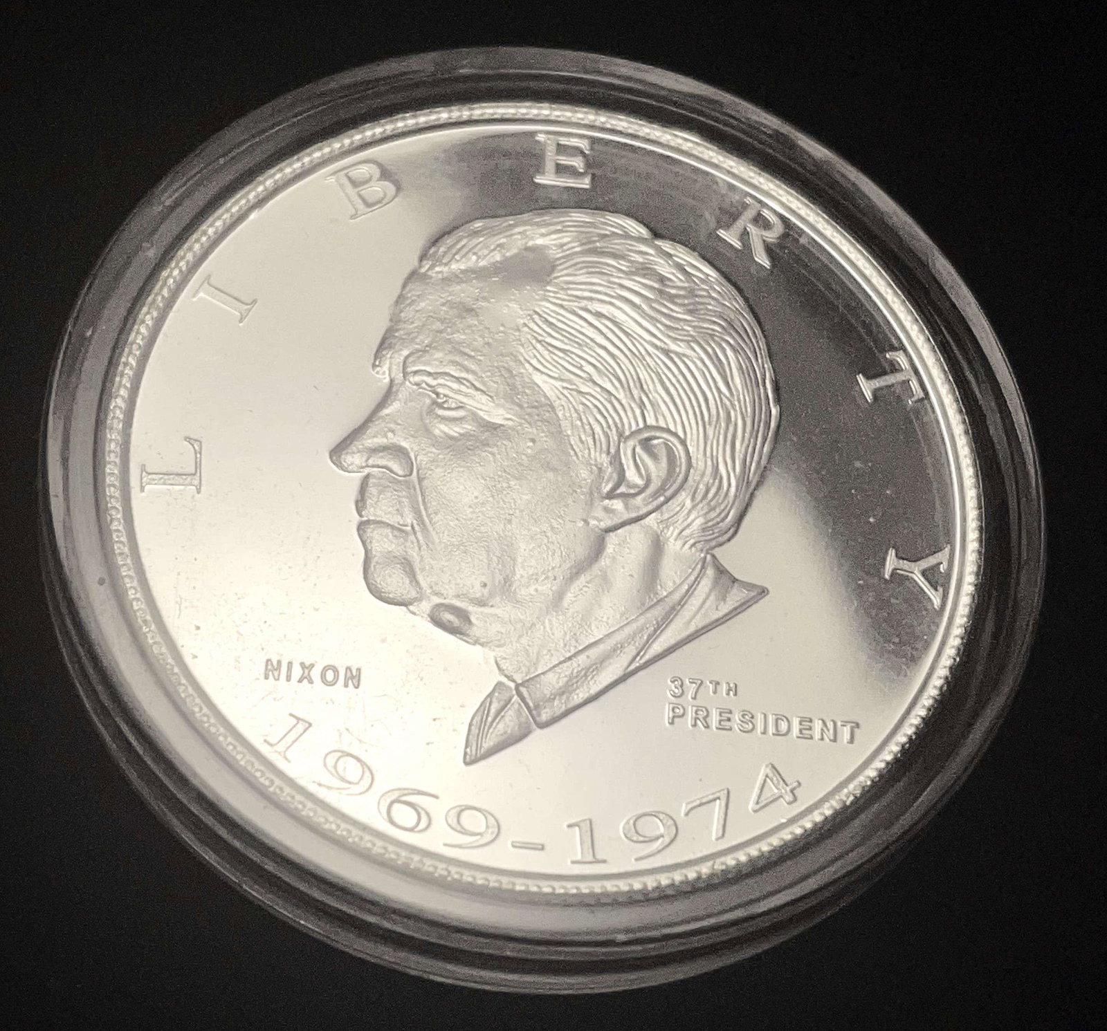 Danbury Richard M. Nixon Proof 1 ozt .999 Silver (1 of 3)