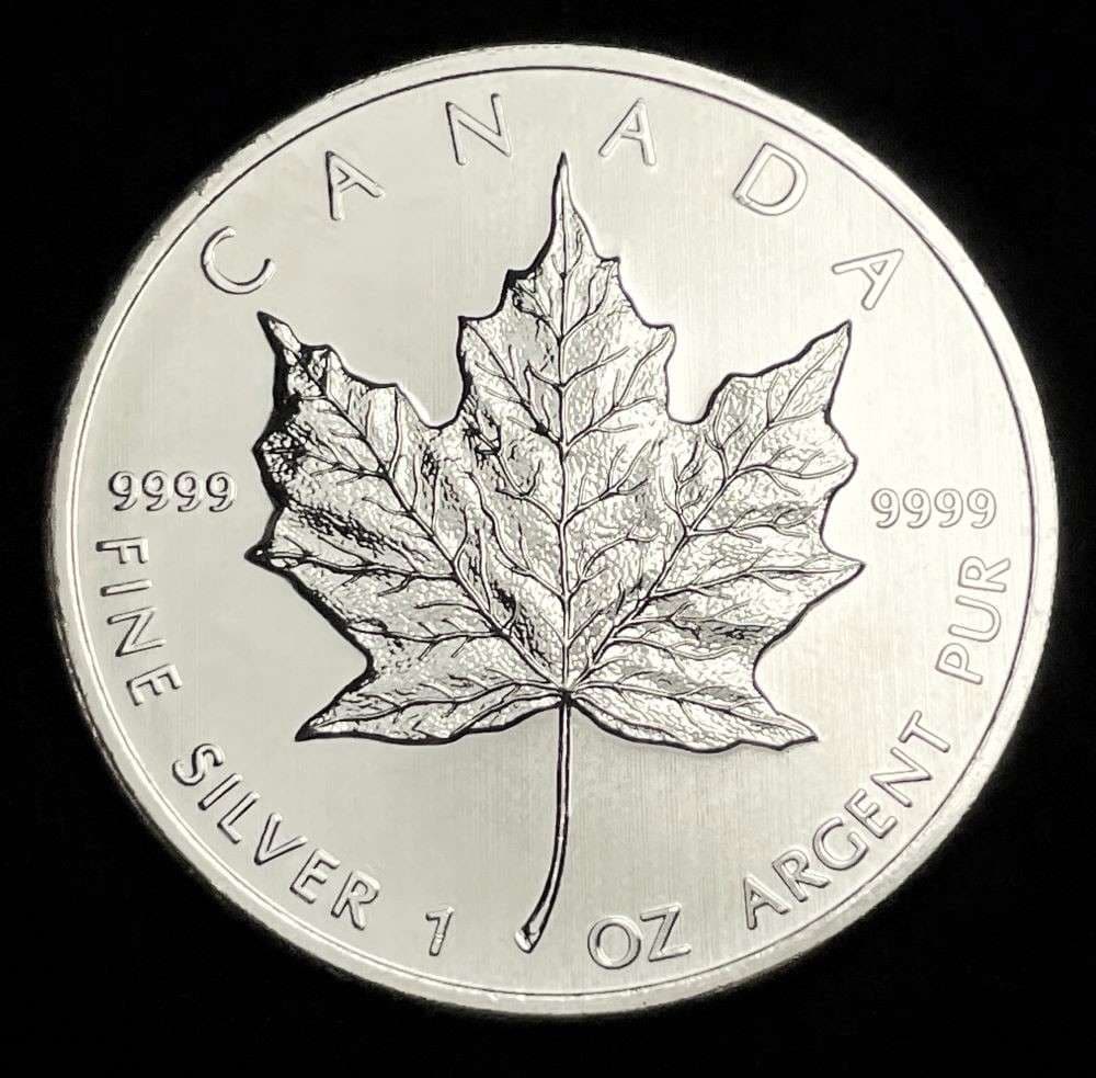 2010 Canada $5 Maple Leaf 1 ozt .9999 Silver (1 of 2)