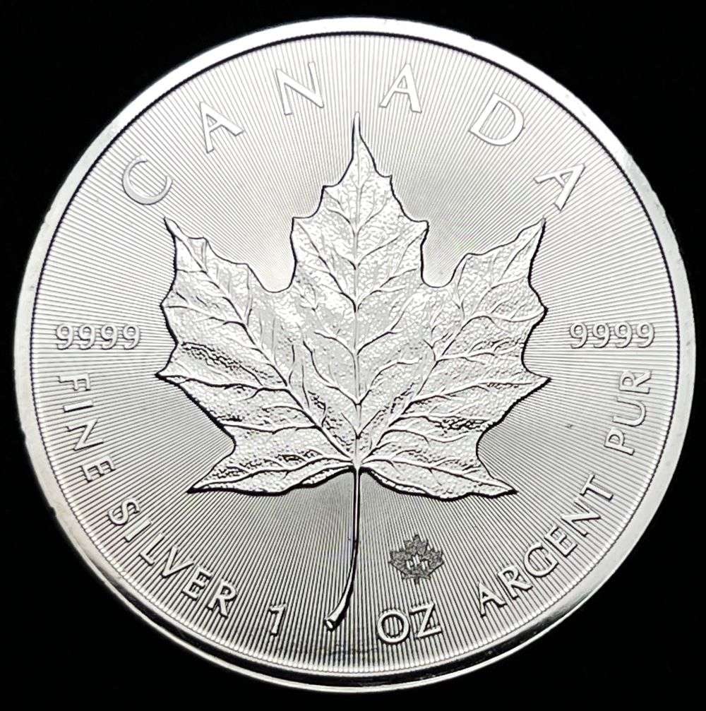 2016 Canada $5 Maple Leaf 1 ozt .9999 Silver (1 of 2)