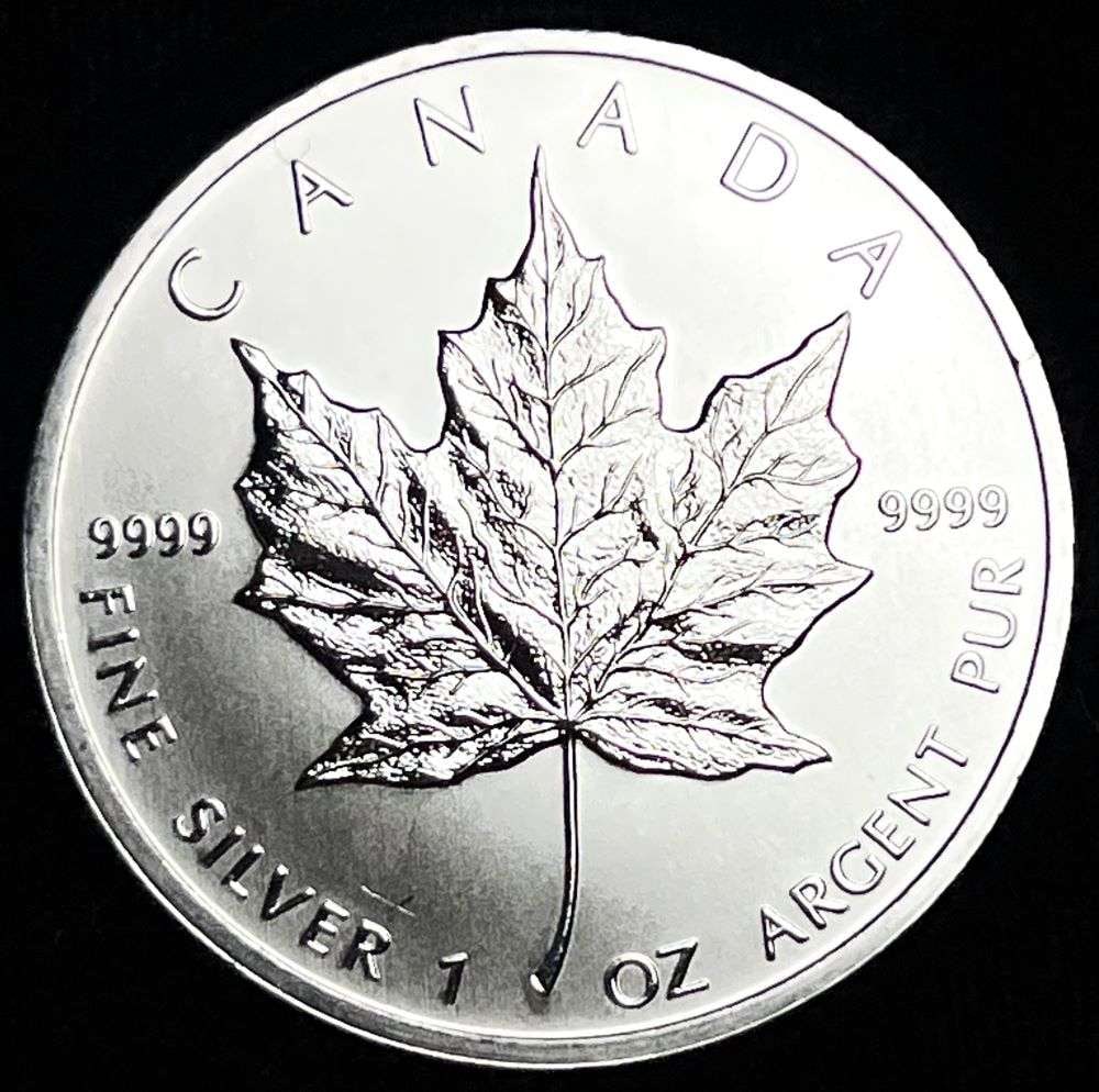 2012 Canada $5 Maple Leaf 1 ozt .999 Silver (1 of 2)