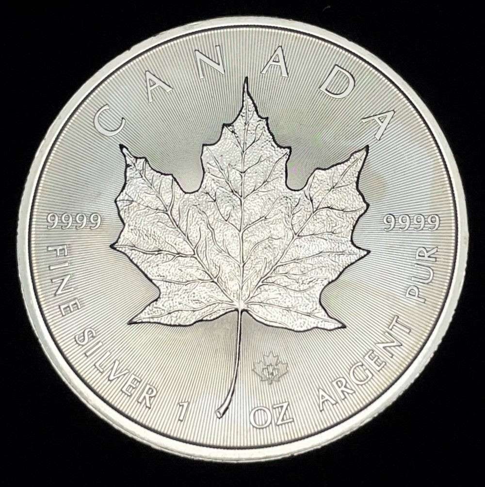 2014 Canada $5 Maple Leaf 1 ozt .9999 Silver (1 of 2)