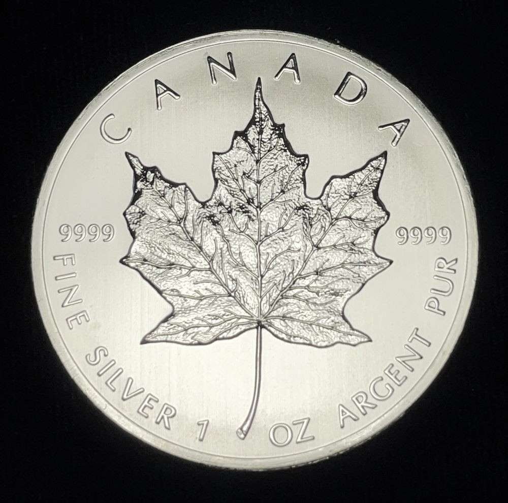 2013 Canada $5 Maple Leaf 1 ozt .9999 Silver (1 of 2)