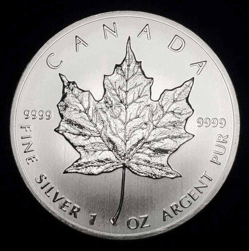2013 Canada $5 Maple Leaf 1 ozt .9999 Silver (1 of 2)