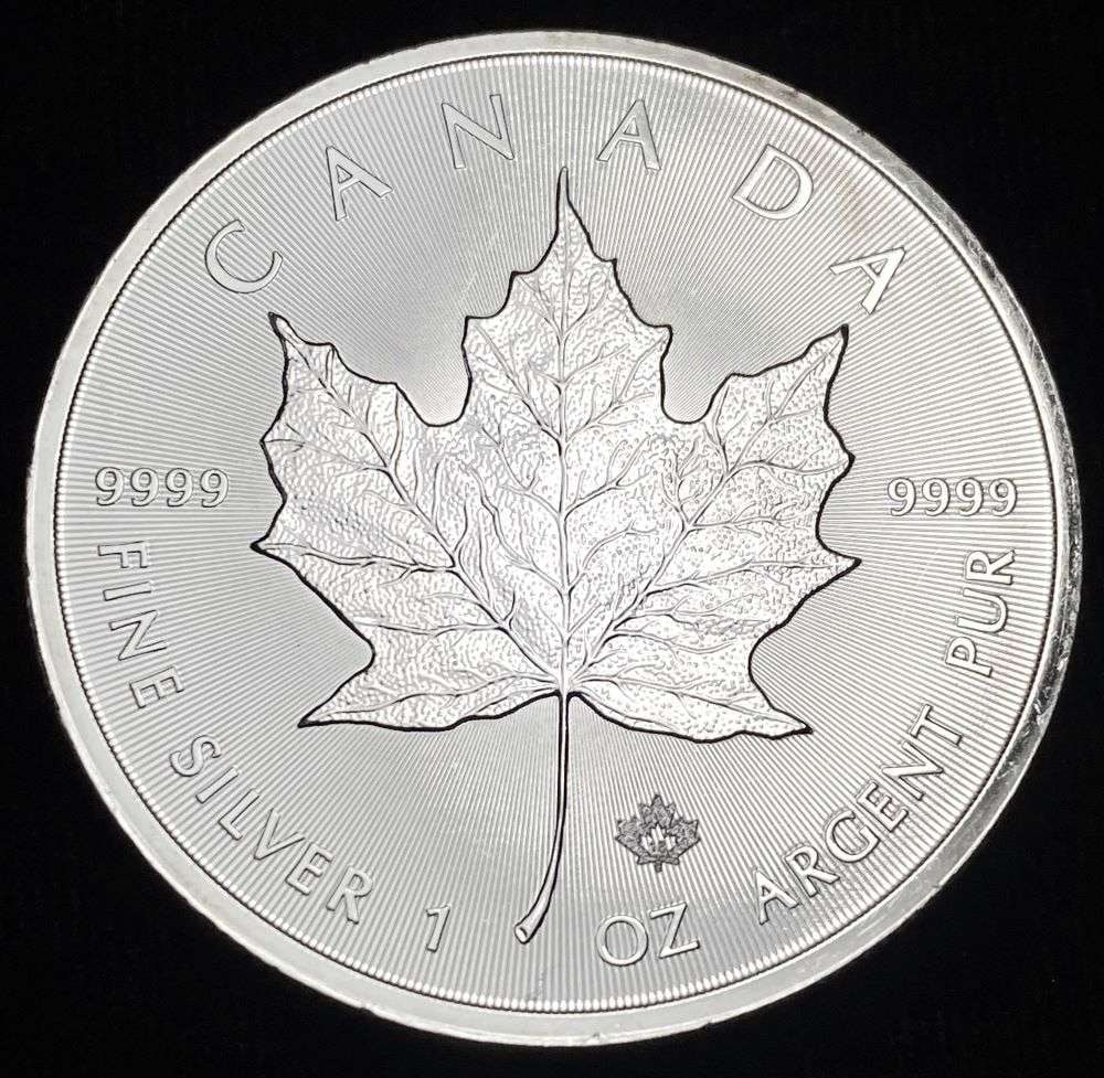 2016 Canada $5 Maple Leaf 1 ozt .9999 Silver (1 of 2)