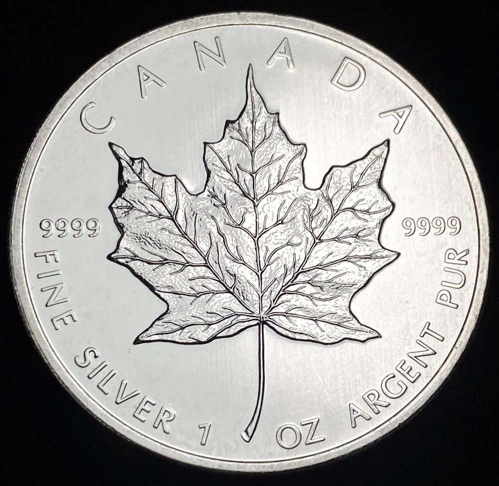 2010 Canada $5 Maple Leaf 1 ozt .9999 Silver (1 of 2)
