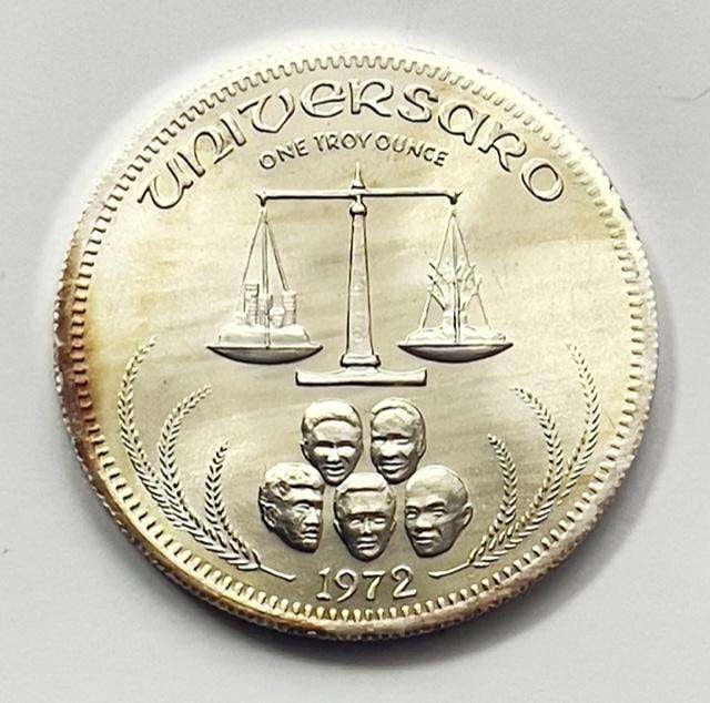1972 Universaro World Trade Unit 1 ozt .999 Fine Silver Round (1 of 2)